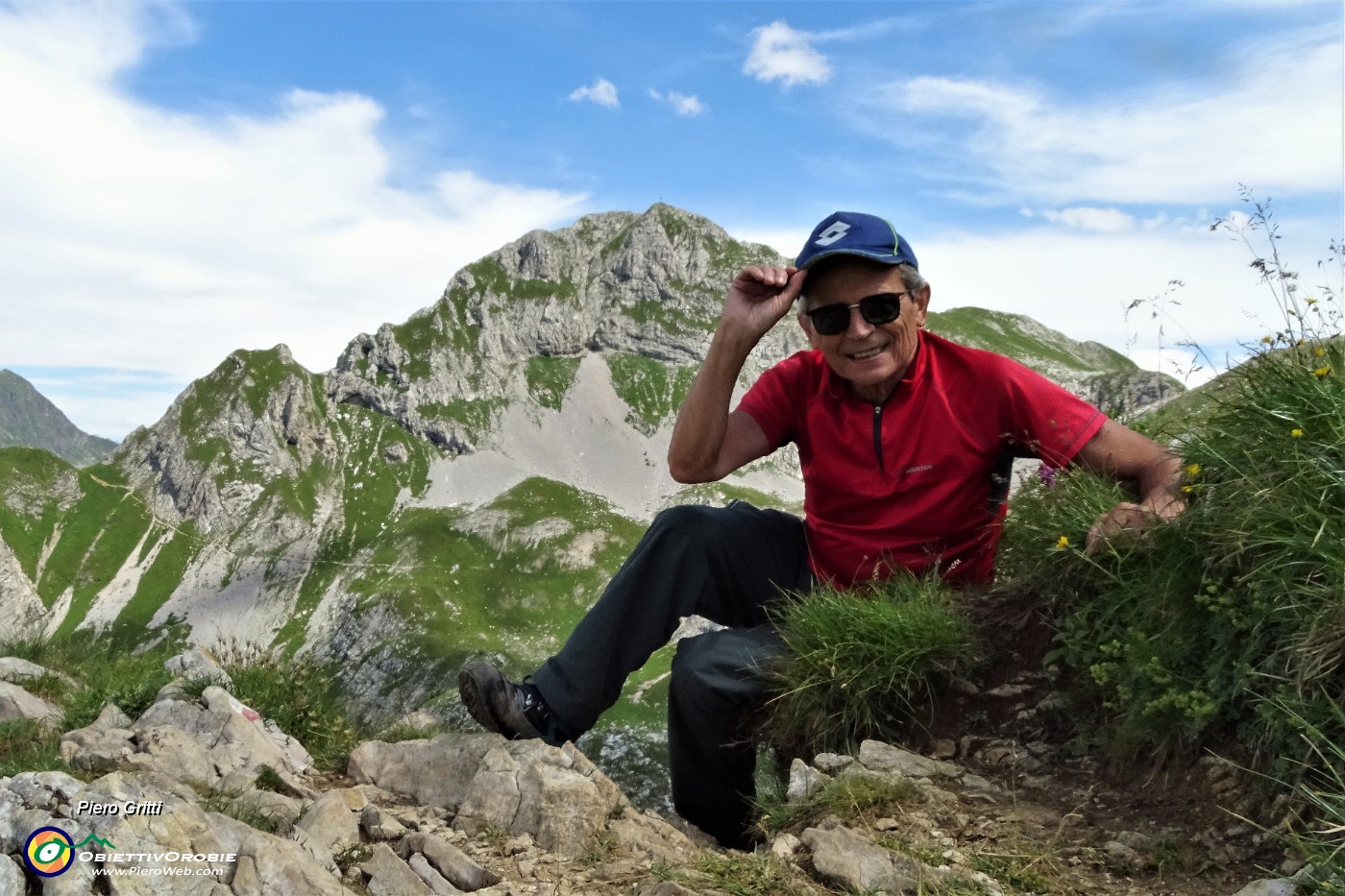 27 Al Passo di Gabbia (2050 m) con da sfondo la  Corna Piana (2310 m).JPG